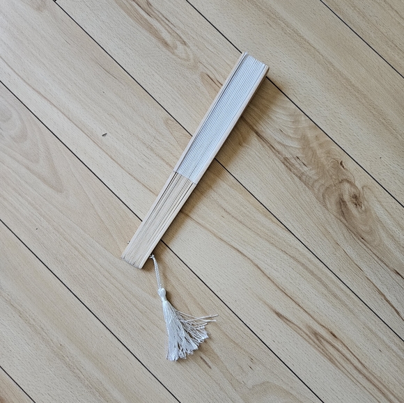 3 for $30 White handheld fan. Chinese fan - Picture 3 of 4